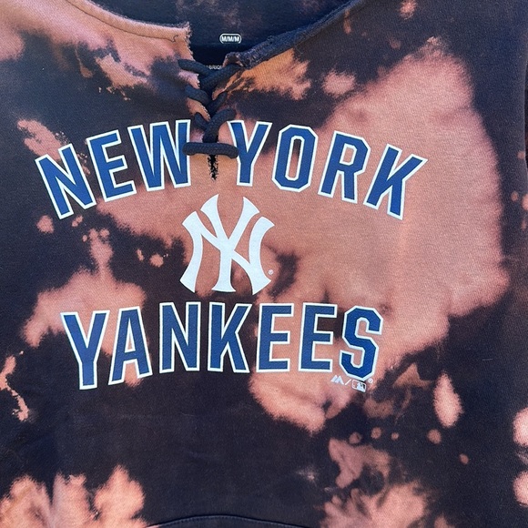 MLB New York Yankees 🔥 Baseball Bleached Tie Die Sweatshirt With Logo Sz M - Picture 2 of 8